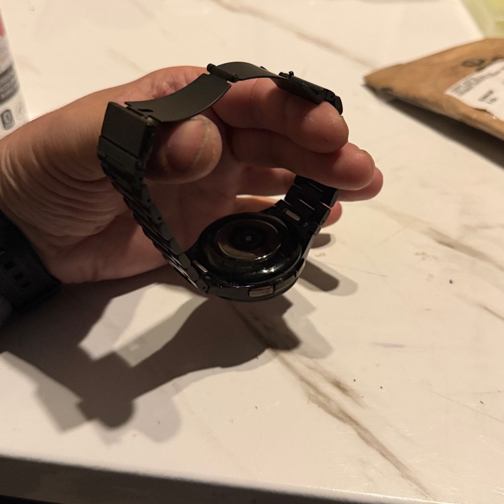 Samsung Smartwatch Galaxy Watch 6 with Black Band and Colorful Display. - Picture 3 of 4